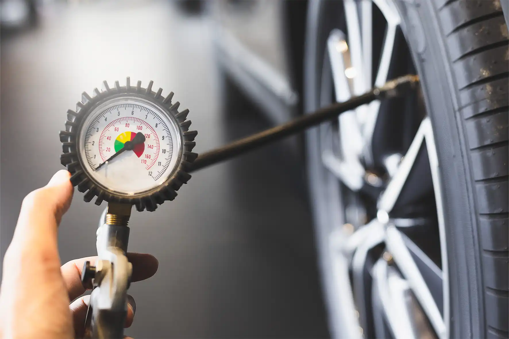 Lastik Basınç Göstergesi (TPMS) Nedir, Neden Yanar